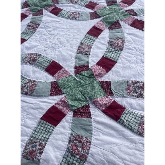 Vintage double wedding Ring patchwork Quilt Scalloped edging 77"x93" Red green - Picture 9 of 10